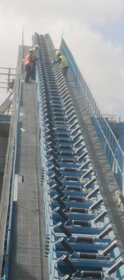 Conveyor-Structure7 conveyor structre with roller guide